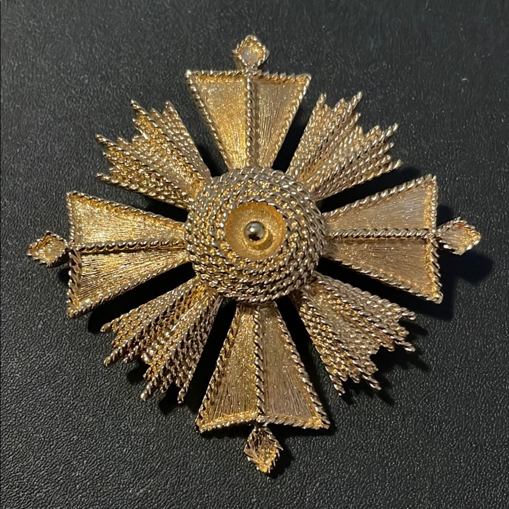 Vintage Gold Brooch